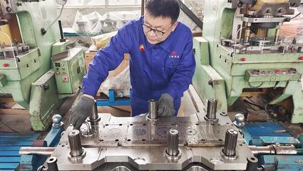 巧思造支架，旧设备焕新生——创新模具支架为三十年老设备撑起安全与高效